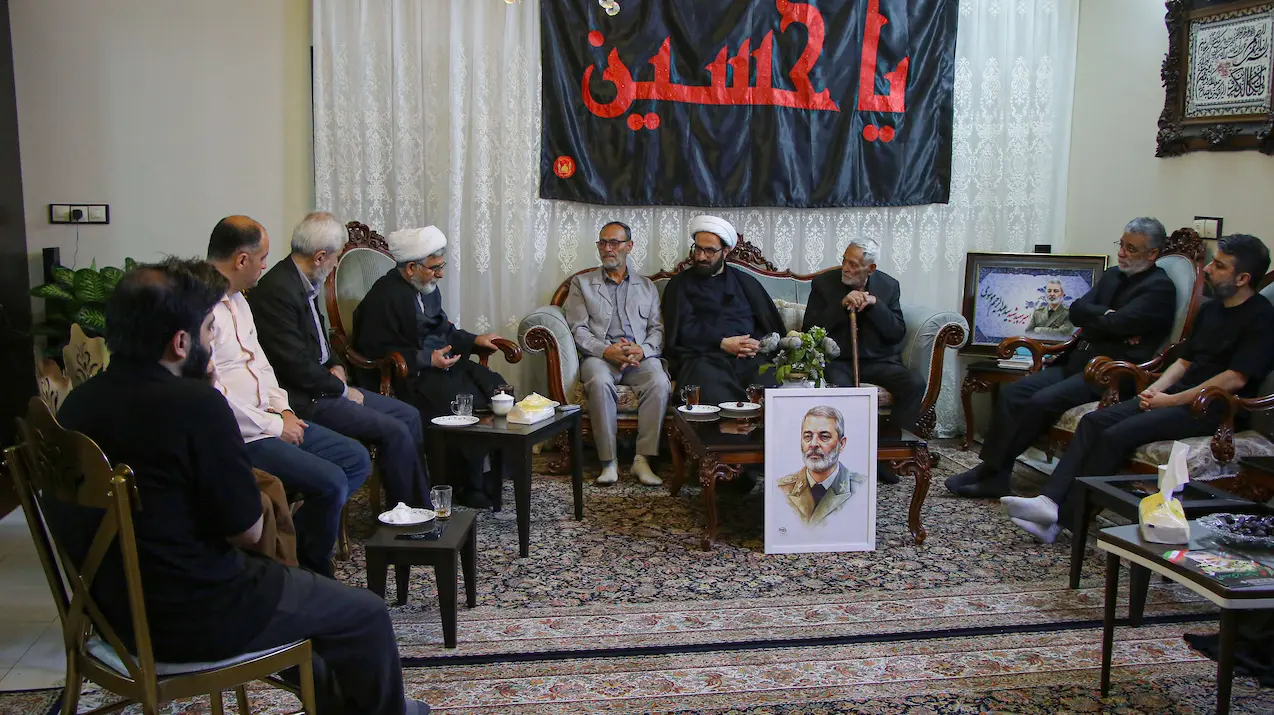 دیدار مدیرعامل و اعضای شورای ادبیات پایداری انتشارات کتاب جمکران با خانواده سپهبد شهید امیر موسوی