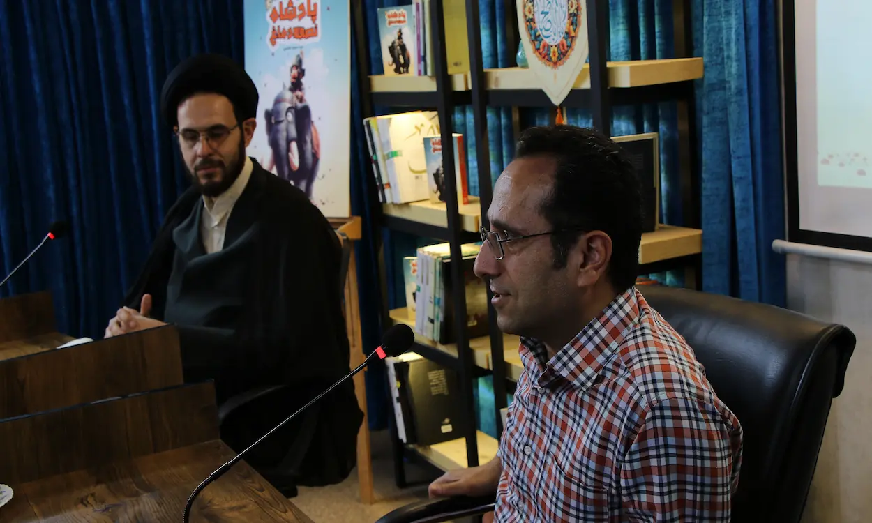 گزارش تصویری نقد و بررسی پادشاه نصفه دماغ در عطف کتاب جمکران